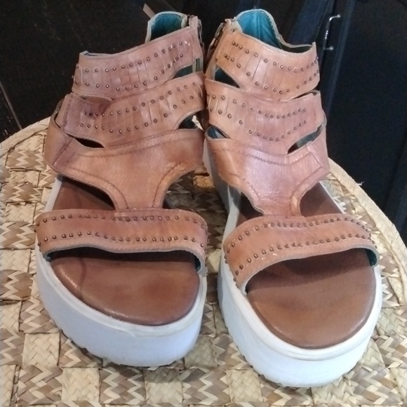 ROAN BY BED/STU SANDALS - Picture 13 of 13